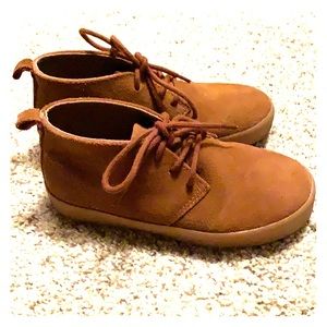 Boys GAP chukka boots